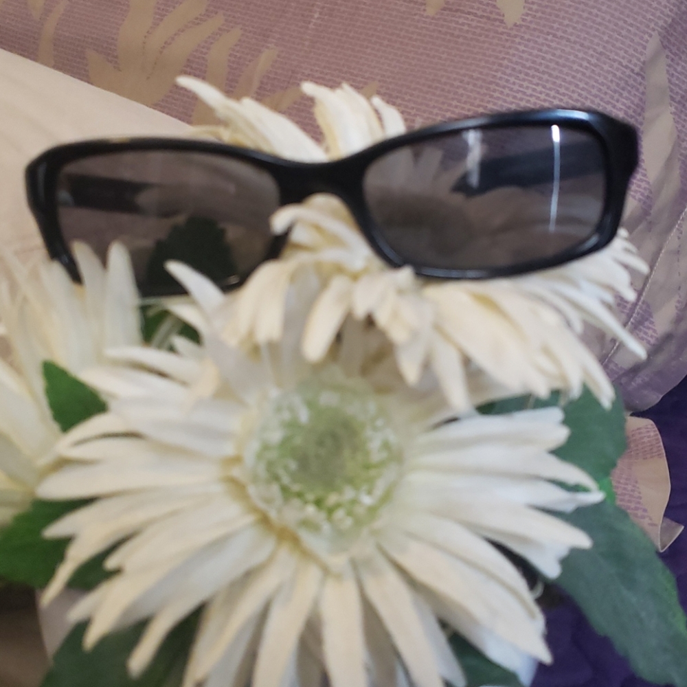 Kenneth Cole  Black Sunglasses